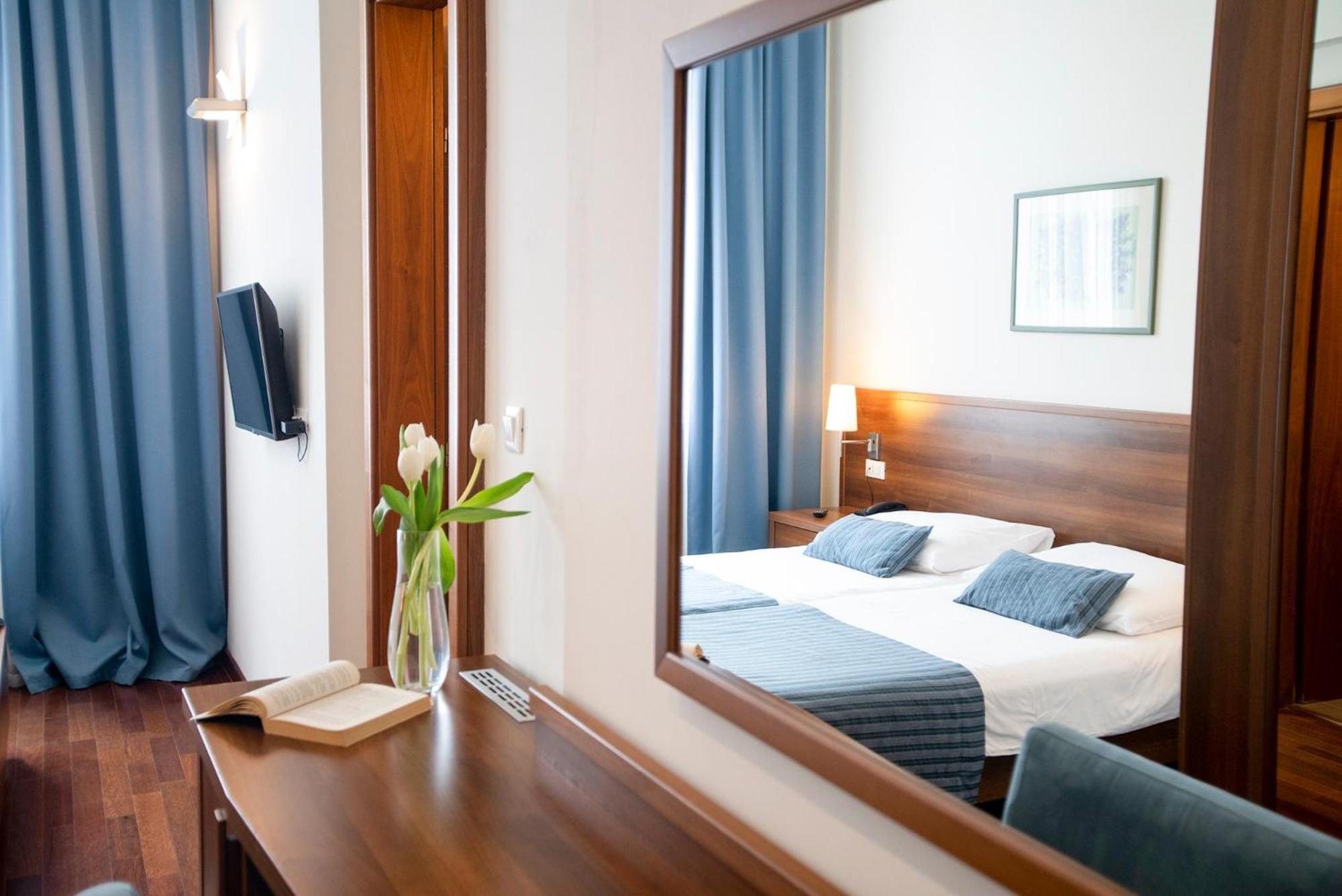 Aminess Vival Velaris Resort Supetar Exterior foto