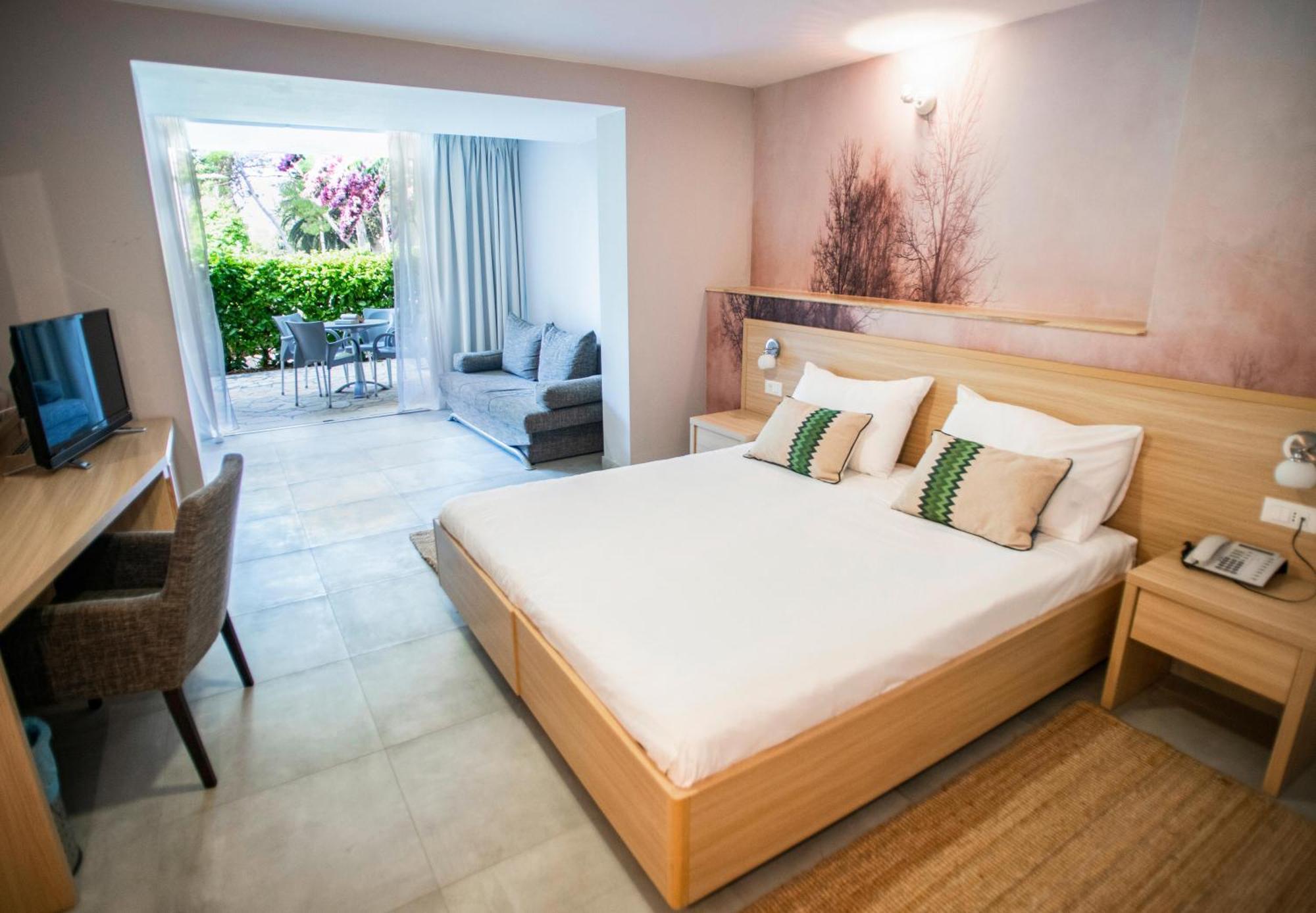 Aminess Vival Velaris Resort Supetar Exterior foto