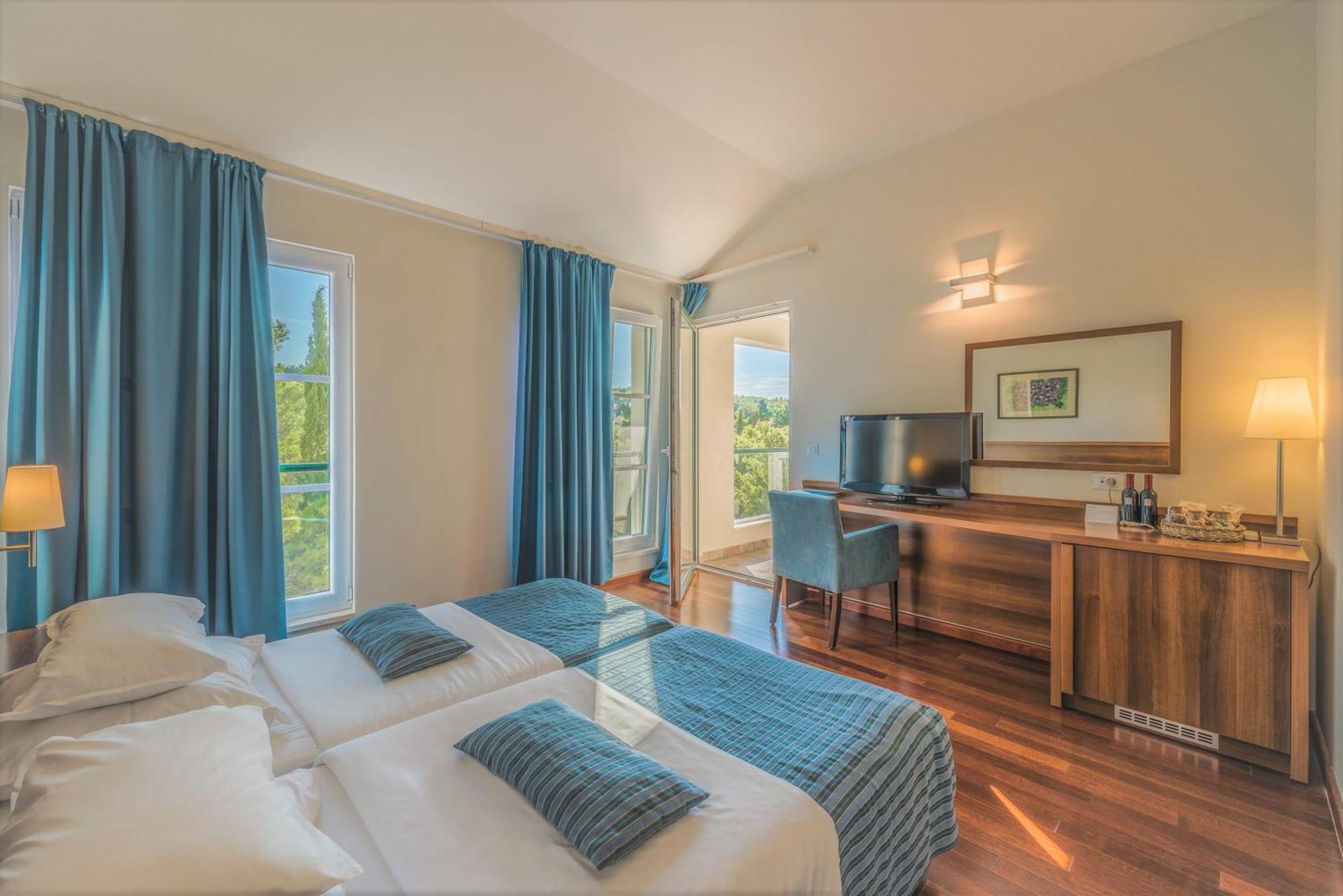 Aminess Vival Velaris Resort Supetar Exterior foto