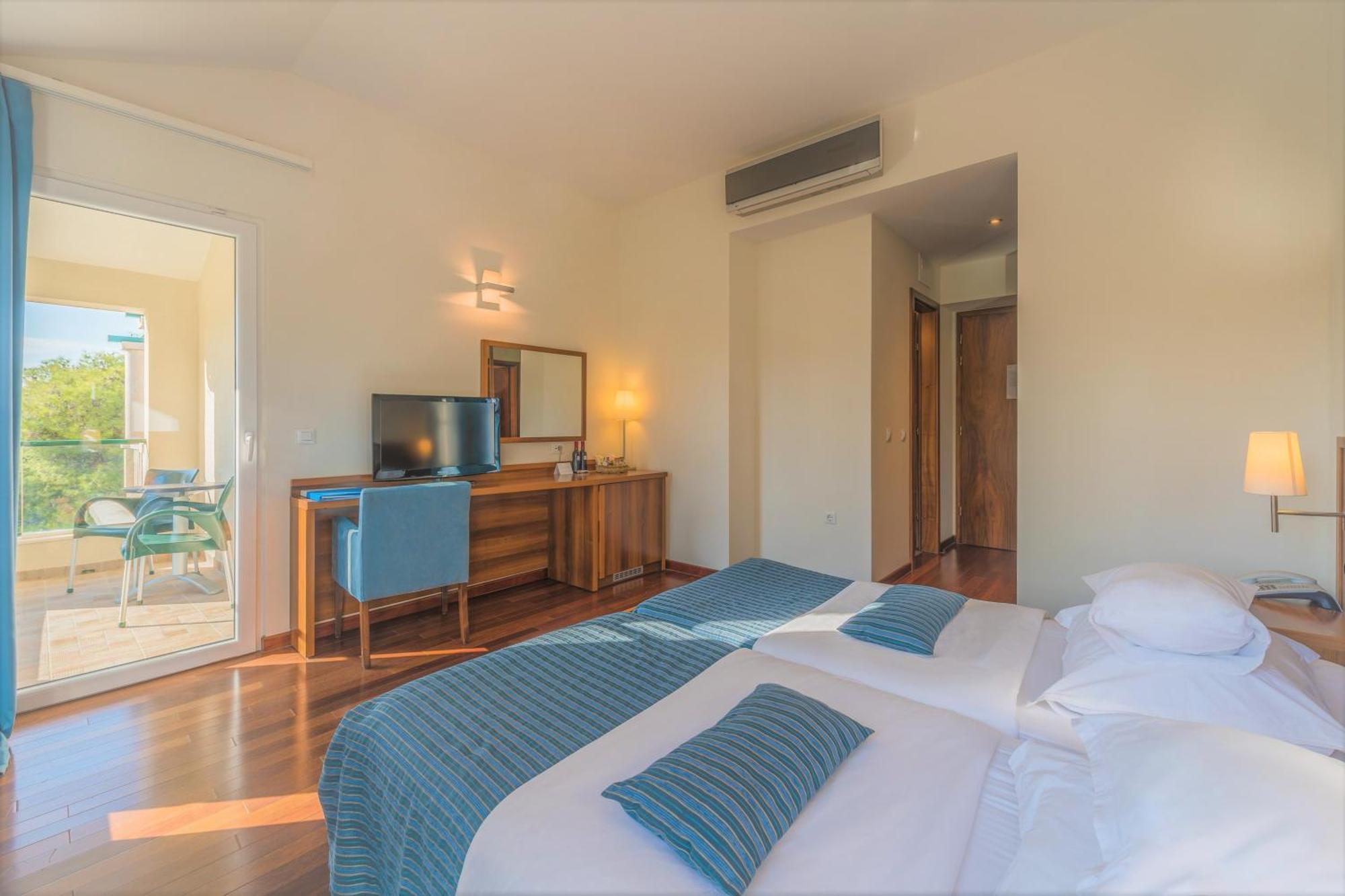 Aminess Vival Velaris Resort Supetar Quarto foto