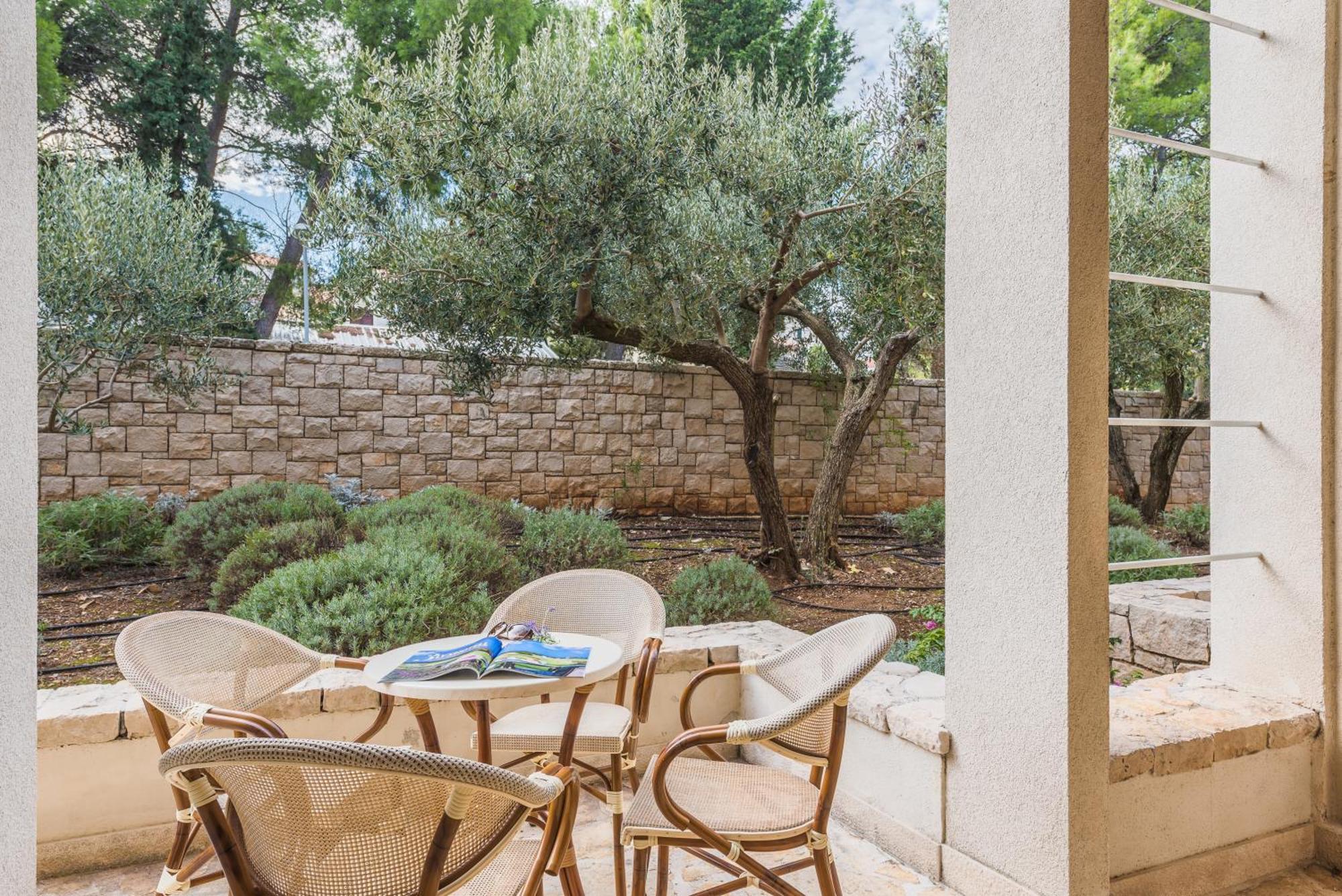 Aminess Vival Velaris Resort Supetar Exterior foto